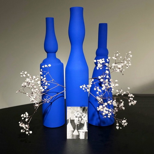 Vazenset Morandi / Yves Klein
