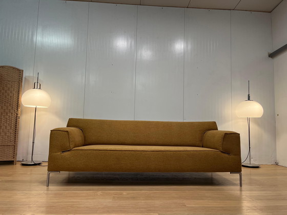 Image 1 of Neues Polsterdesign, ab Lager verfügbar: Bloq 3-Sitzer in Ockergelb