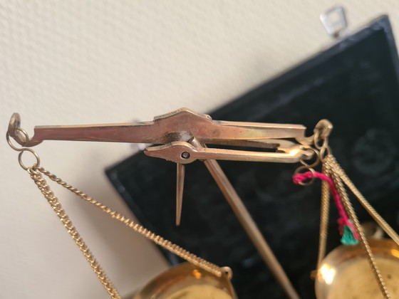 Bilancia da orafo/gioielliere in ottone / Bilancia vintage in ottone dorato anni '60 – Geen merk (photo 5 of 5)