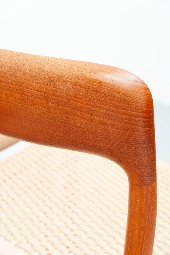 Image 1 of 8 sedie da pranzo modello 75 in teak di Niels Otto Møller per J. L. Møller Møbelfabrik (anni '50)