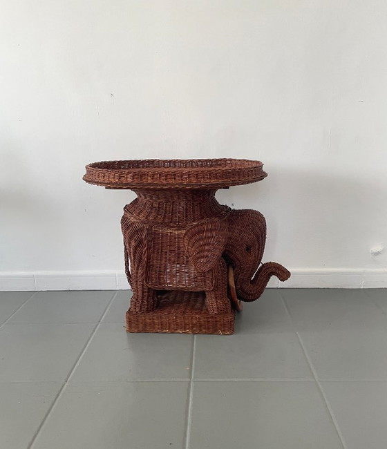 Image 1 of Tavolino vintage a forma di elefante degli anni '70.