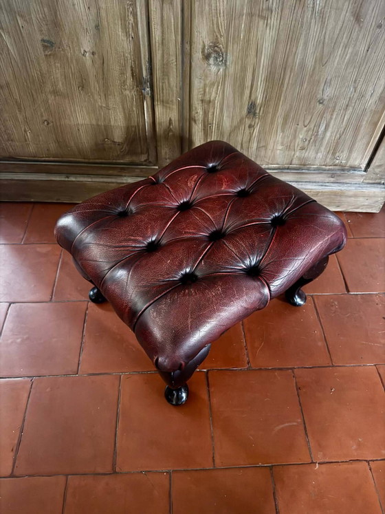 Vintage 1970s Chesterfield red leather footrest – Footstools & poufs, Wood (photo 6 of 12)