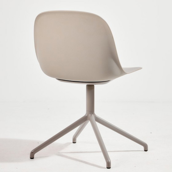 Image 1 of MK10515 Silla lateral de fibra de Iskos-Berlin para Muuto