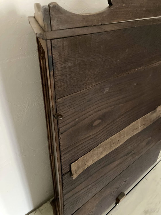 Image 1 of Vitrine murale ancienne en bois