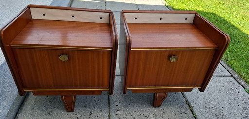 2 tables de chevet et 1 coiffeuse