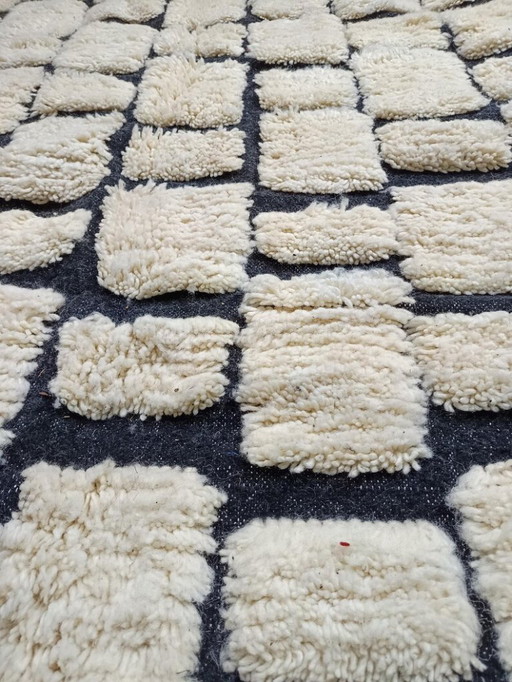 Moroccan Berber rug 250cm x 150cm