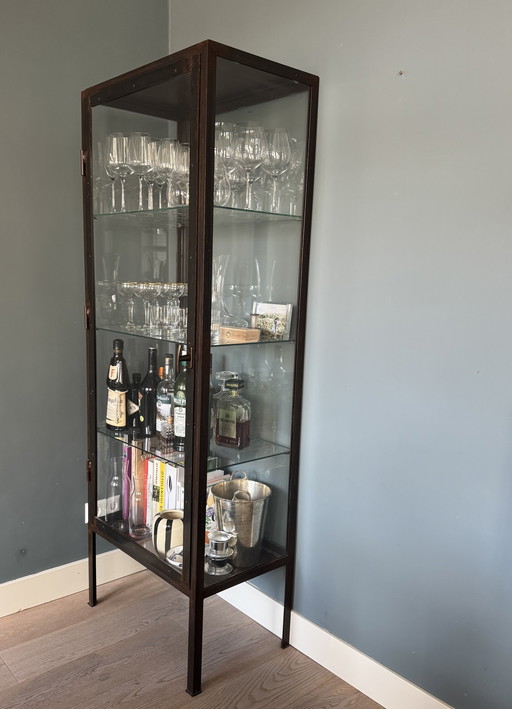 Vitrinakast Neef Louis Design