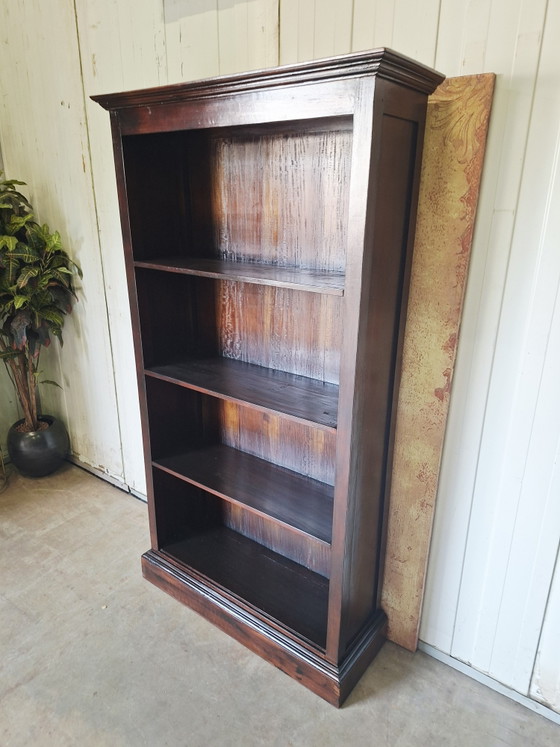 Image 1 of Librería colonial de teca. Dimensiones: 97 x 33 cm y 180 cm de alto.