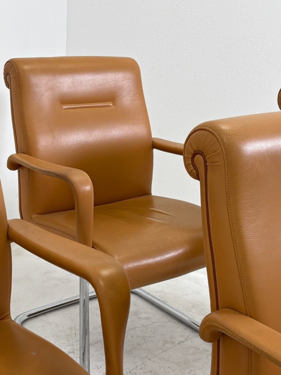 Image 1 of Poltrona Frau Forum