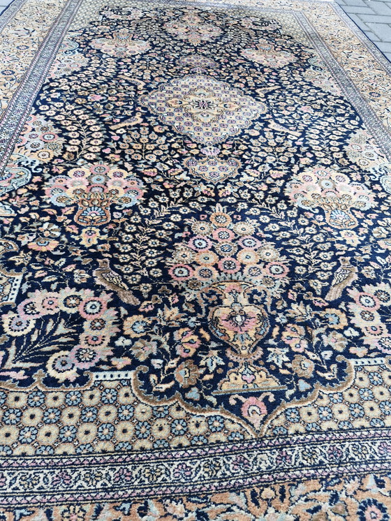 Image 1 of Handmade vintage tapijt