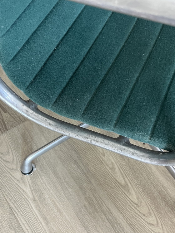 Image 1 of Original Vitra table + 4 swivel Vitra EA 108 chairs