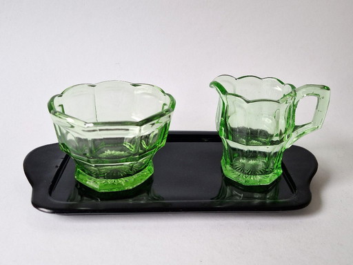 Servizio da crema in vetro uranio su sottopiatto nero - anni '30