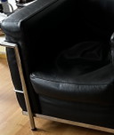 Replica LC2 zwart leren fauteuil