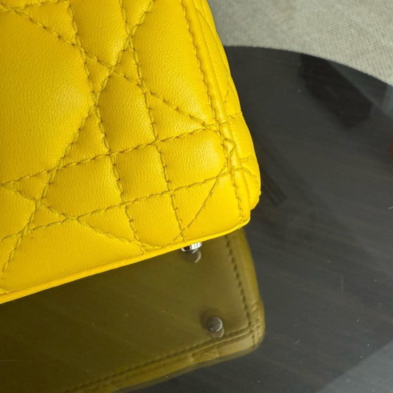 Image 1 of DIOR LADY MINI - CANNAGE LAMSLEER MET GEELGOUDEN BESLAG EN VERSTELBARE BAND