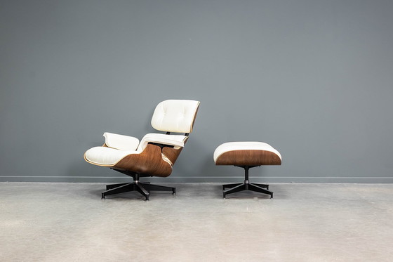 Image 1 of Sillón Eames + otomana
