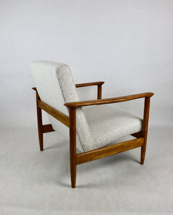 Image 1 of Poltrona GFM-142, design di Edmund Homa degli anni '70, bouclè bianco avorio - 2 pezzi disponibili