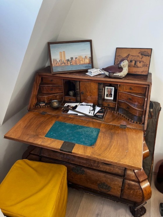 Image 1 of Secrétaire de cabinet ancien en forme de bombe ou de ventre