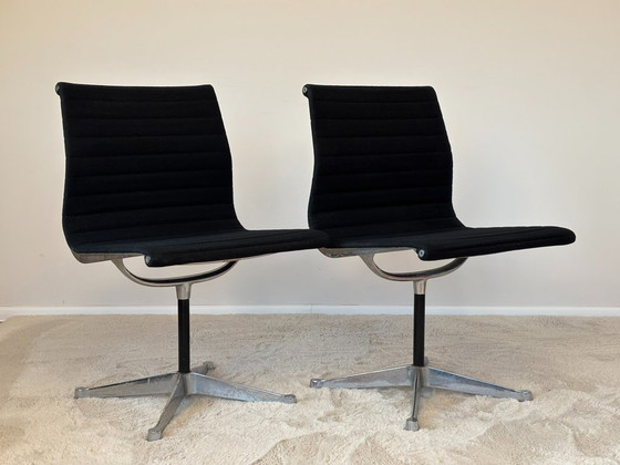 Image 1 of Chaises en aluminium modèle EA 105, conçues par Eames pour Herman Miller, années 1970, lot de 2