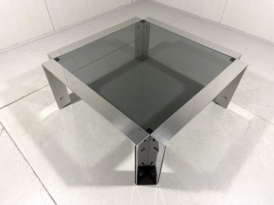 Image 1 of Mesa de centro baja italiana de cromo y cristal ahumado de los años 60.