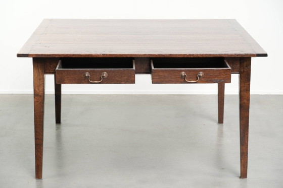 Image 1 of Oude vierkante eikenhouten eettafel uit midden 20e eeuw met 2 lades en prachtige kleuren