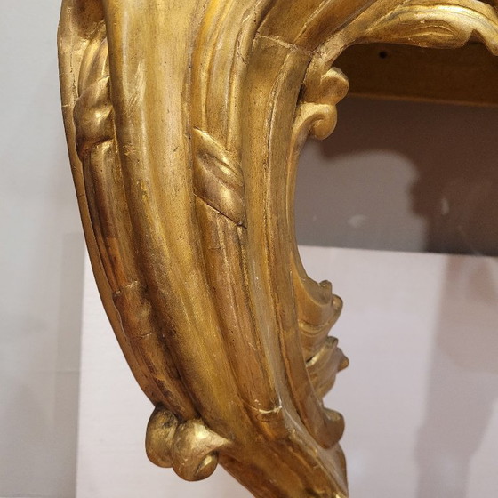 Image 1 of Consolle a muro, in legno intagliato e dorato, stile Luigi XV, XVIII secolo – Francia