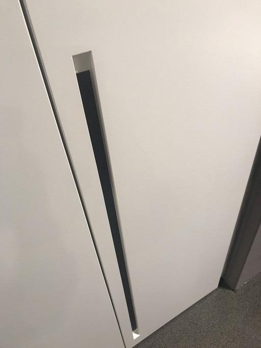 Multi Forma Weißer Wäscheschrank