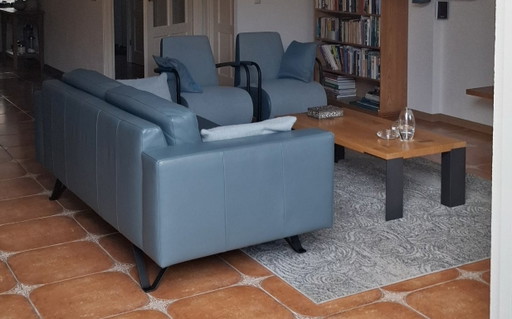 Ein sehr gutes Sofa mit zwei Sesseln, Marke Movani.