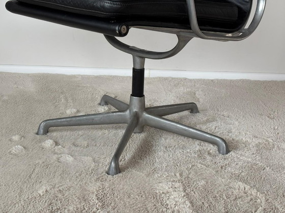 Image 1 of Sedia EA-208 Soft Pad in pelle nera, edizione storica ICF del 1973 di Charles Eames