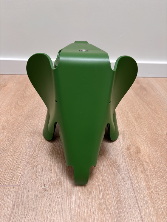 Vitra Eames Elephant Small - Emerald RE – Objetos decorativos, Plastic (photo 3 of 11)
