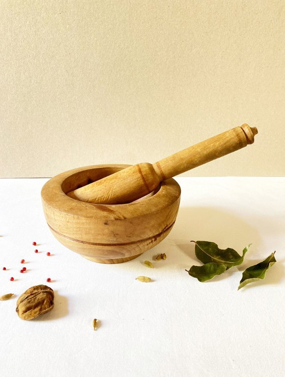 Image 1 of Antiker gedrechselter Mörser aus Holz