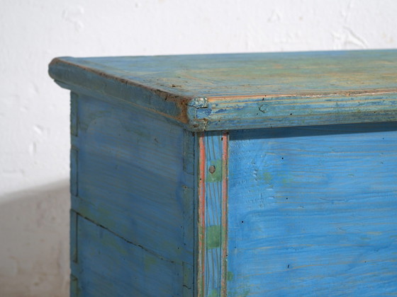 Antike bemalte blaue Truhe aus Kiefer – Mitteleuropa, um 1900 – Aufbewahrungsschrank, Iron, Scandinavian (photo 19 of 40)