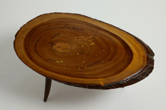 Tavolino Mid-Century Live-Edge in Monkey Pod con mappa delle Isole Fiji, c. anni '60 – Tavolini, Wood (photo 14 of 17)