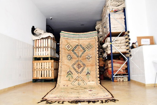 Gedämpfte Töne Marokkanischer Boujaad Vintage-Teppich - 388 x 153 cm