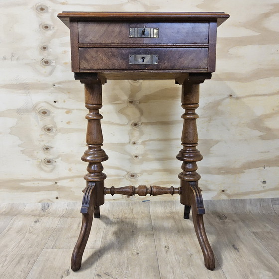 Image 1 of Mesa de costura / mesa auxiliar antigua de nogal (siglo 19) Biedermeier / mesa auxiliar antigua única