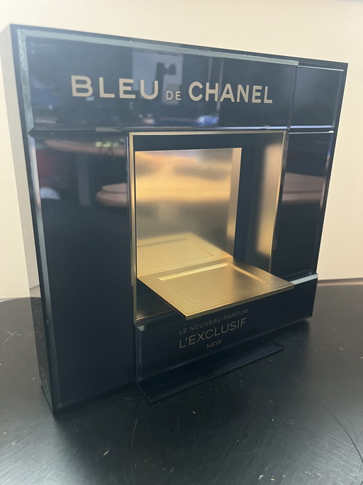 Chanel Bleu display