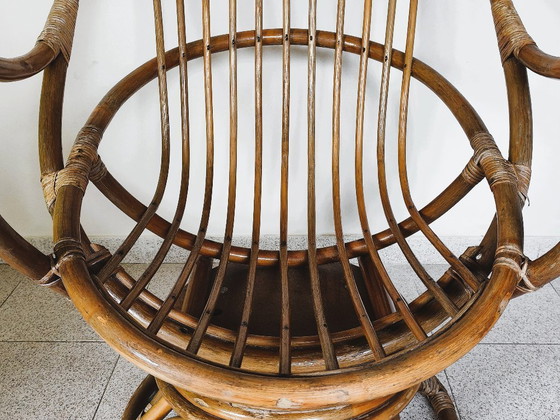 Image 1 of Poltrona girevole vintage in rattan