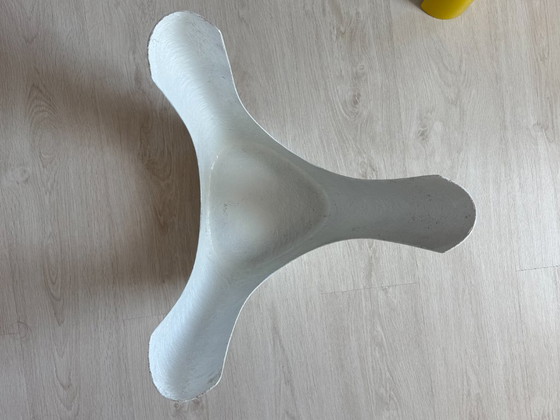 Sori Yanagi Elephant Stool Blanc, Puig Espagne, Fibre de Verre Originale des Années 1960 – Tabourets (photo 4 of 5)