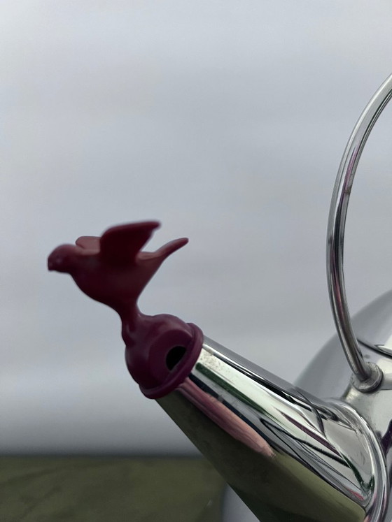 Image 1 of Hervidor Alessi 9093 de Michael Graves + 4 tazas: un clásico del diseño posmoderno.