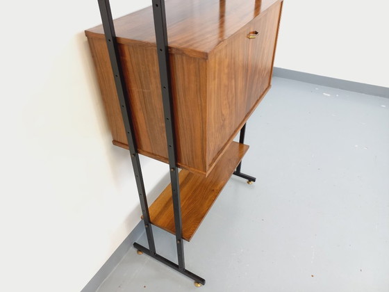 Image 1 of Bibliothèque étagère italienne modulable vintage en bois de noyer et métal des années 60