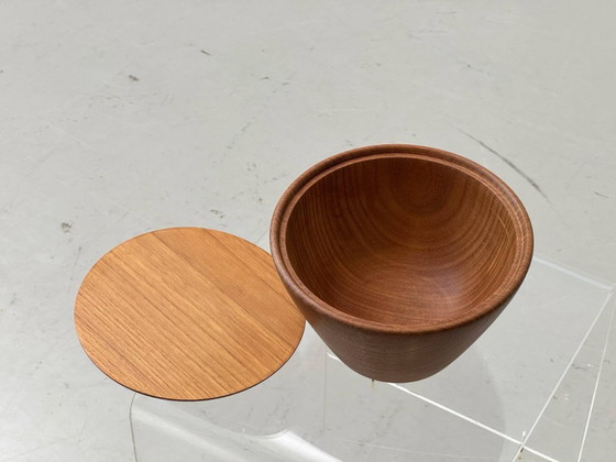 Image 1 of Caja de madera de teca con tapa, Escandinavia, década de 1960.