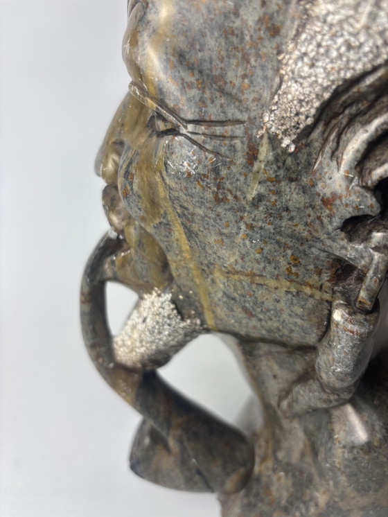 Image 1 of Busto Shona intagliato a mano raffigurante un uomo con una pipa – Pietra serpentina – Circa 25 cm – Zimbabwe