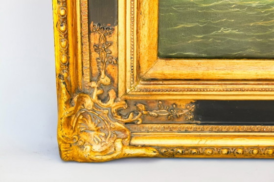 Image 1 of Tableau ancien représentant un navire en mer. Cadre baroque d'origine.