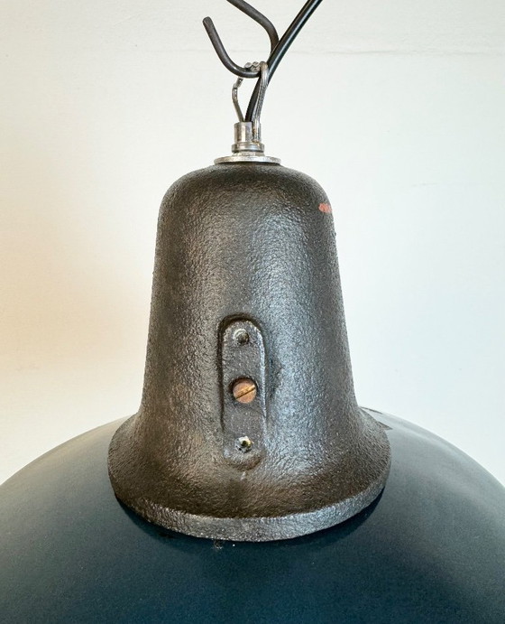Image 1 of Lampe industrielle en émail bleu avec abat-jour en fonte, années 1960