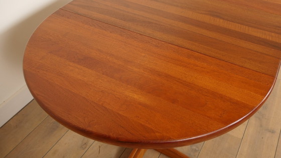 Image 1 of Compact vintage round dining table | extendable | 90 cm - 130 cm
