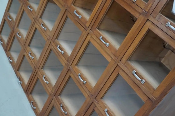 Image 1 of Großer, antiker deutscher Kurzwarenschrank/Vitrinenschrank aus Buchenholz, 1950er Jahre