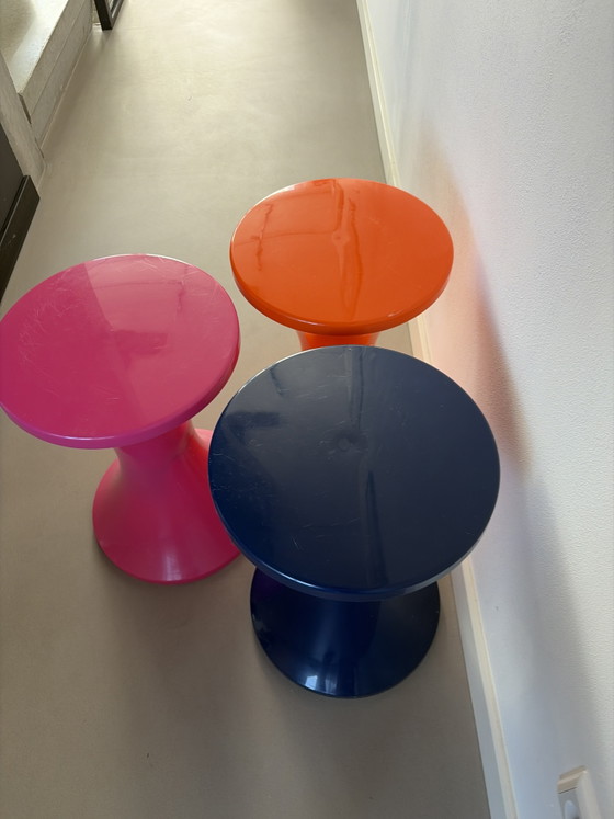 3 taburetes laterales – Plastic (photo 5 of 5)