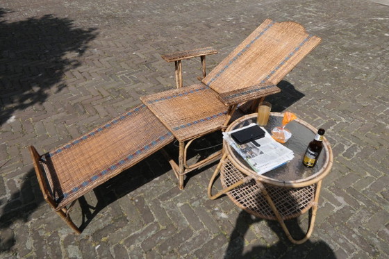 Image 1 of prachtige antieke Franse lounge ligstoel, gemaakt van rotan en bamboe