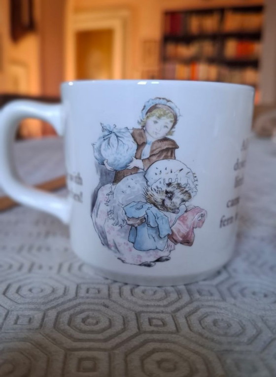 Set Tazza Ciotola Piatto Wedgwood Beatrix Potter Mrs. Tiggy-Winkle Vintage Made In England – Stoviglie (photo 3 of 7)