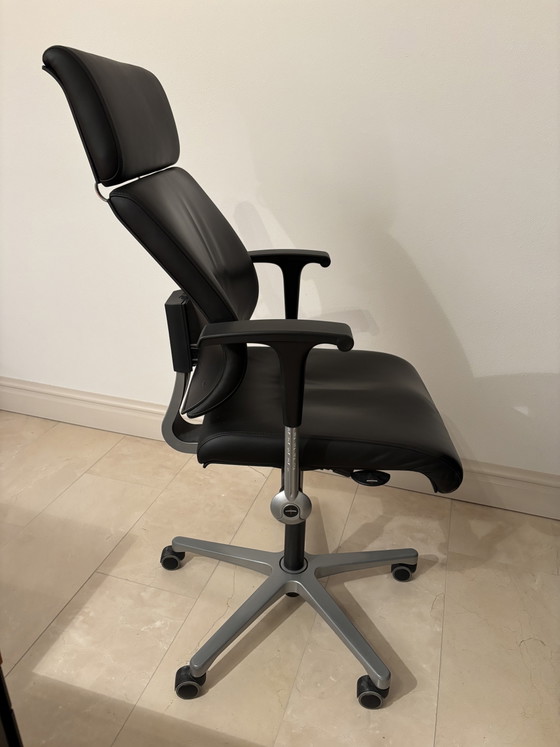 Ahrend Centennial by Frans de la Haye – Office chairs, Leather, Metal (photo 3 of 7)