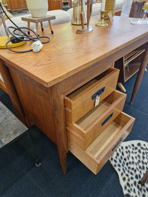 Vintage desk with drawers round leg